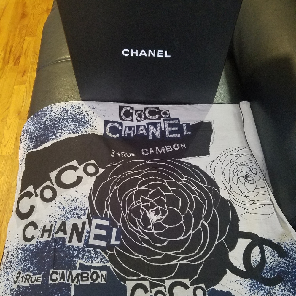 Chanel bandana scraf preowned unisex